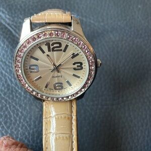Women’s Wristwatch Pink Stone Embellishment Analog Retro